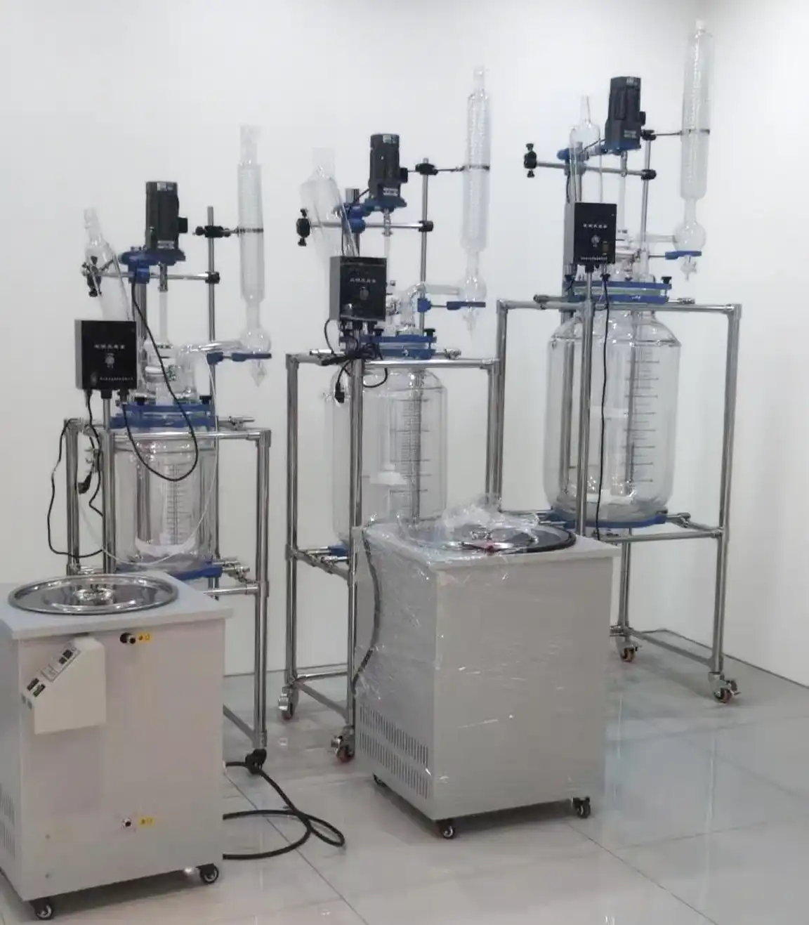How to clean lab-scale glass reactors?